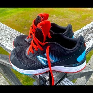 Youth Size 6.5 XW New Balance 680